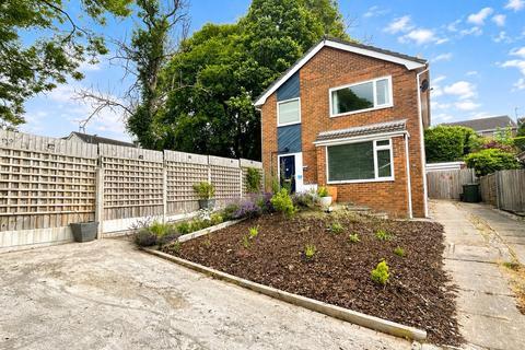 4 bed property, in Grant Close, £435,000