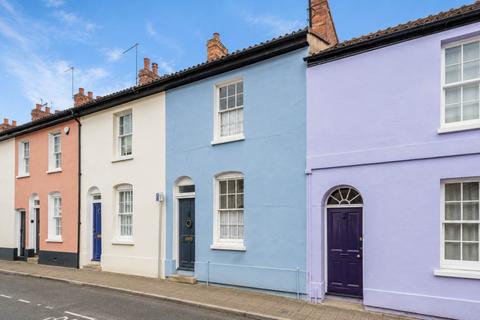2 bed property, in Observatory Street, £730,000