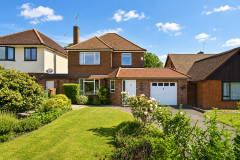 3 bed property, in Colney Heath Lane, £900,000