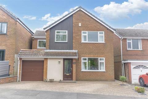 4 bed property, in Lawrence Drive, £275,000