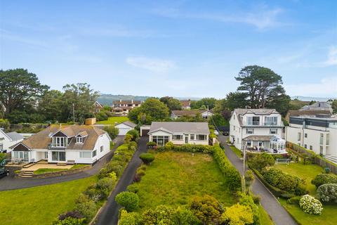 4 bed property, in Sea Road, £700,000
