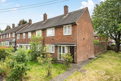 3 bed property, in Hadlow Croft, £200,000