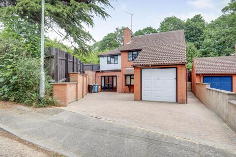 4 bed property, in Woodspring Close, £599,000