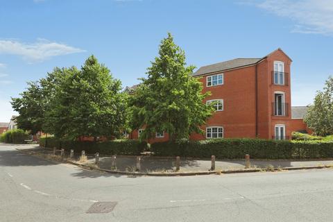 2 bed property, in Milton Road, £170,000