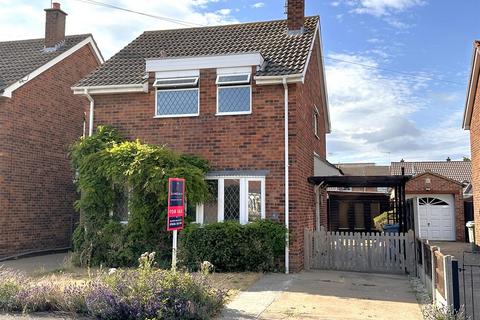 3 bed property, in Witham Close, £200,000