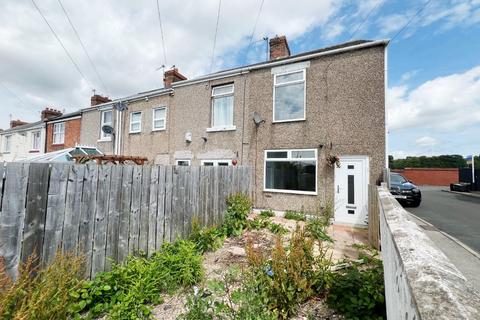 2 bed property, in South Terrace, £55,000