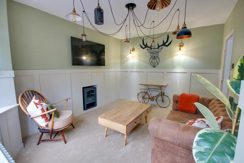 3 bed property, in GUIDE PRICE £400, £400,000