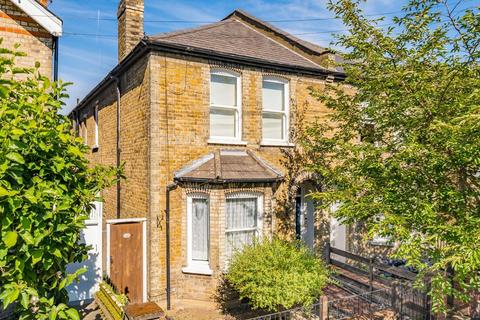 4 bed property, in Chatham Road, £1,050,000