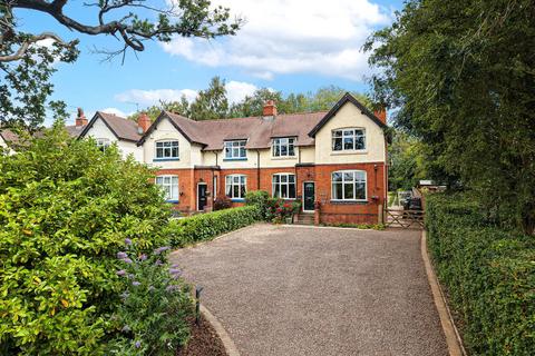 3 bed property, in Markfield Lane, £450,000