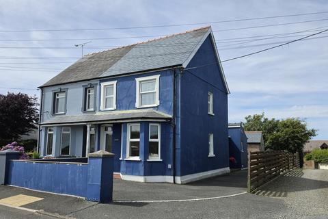 2 bed property, in Croesgoch, £200,000