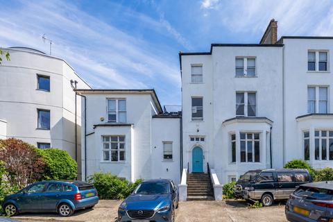 3 bed property, in Park Hill, £650,000