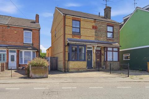 3 bed property, in Upper Bridge Road, £525,000