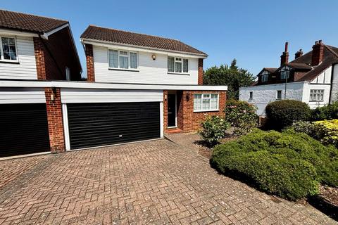 4 bed property, in Park Avenue, £850,000