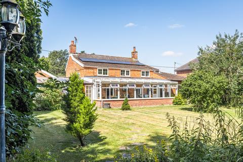 3 bed property, in Idyllic Three Bedroom Cottage in Saham Toney, £450,000