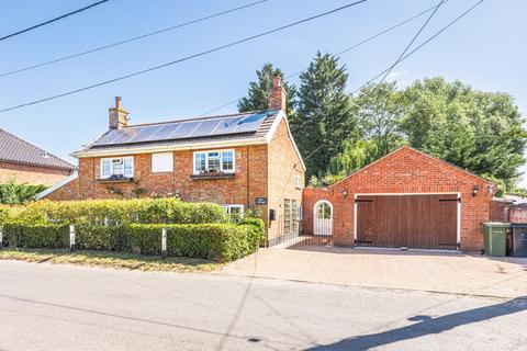 3 bed property, in Idyllic Three Bedroom Cottage in Saham Toney, £450,000