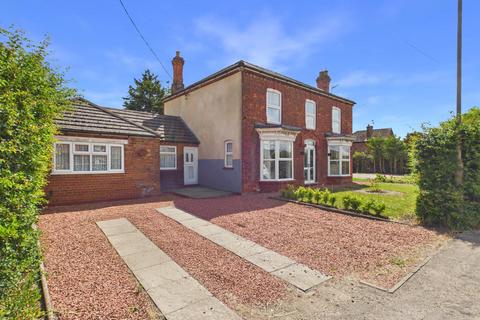 4 bed property, in Wydale House, £425,000