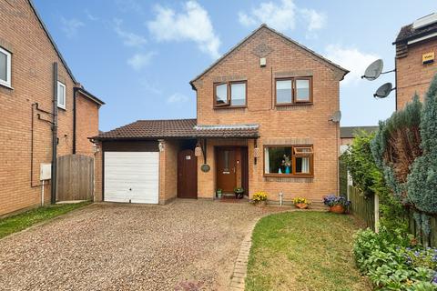 4 bed property, in St. Marys Drive, £290,000