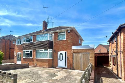 3 bed property, in Manor Drive, £269,950