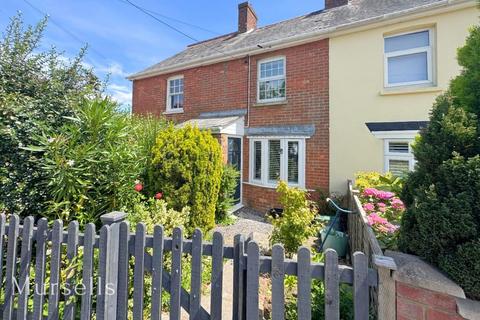 2 bed property, in Wareham Road, £265,000