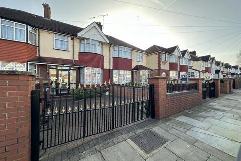 3 bed property, in Masefield Avenue, £609,950
