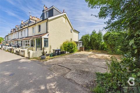 3 bed property, in Phoenix Lane, £450,000