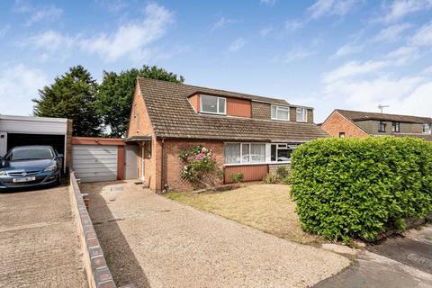 3 bed property, in Elm Drive, £380,000