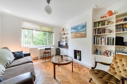 3 bed property, in Auckland Gardens, £650,000
