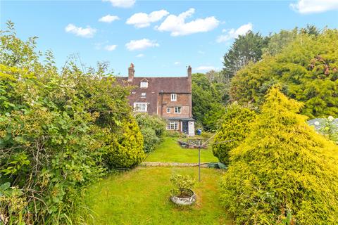 2 bed property, in London Road, £450,000