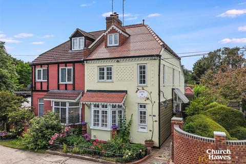 4 bed property, in 2 Scalby Road, £475,000