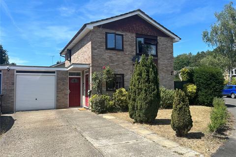 3 bed property, in College Piece, £425,000