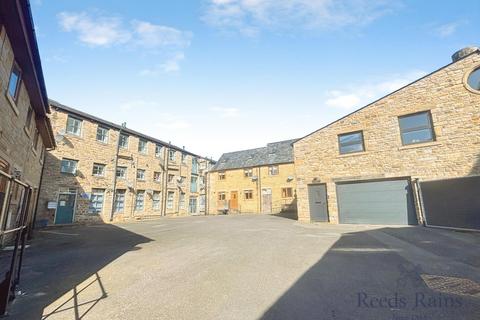 2 bed property, in Ightenhill Street, £67,000