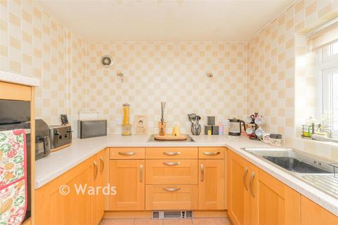 2 bed property, in Settington Avenue, £285,000