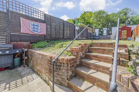 2 bed property, in Settington Avenue, £285,000