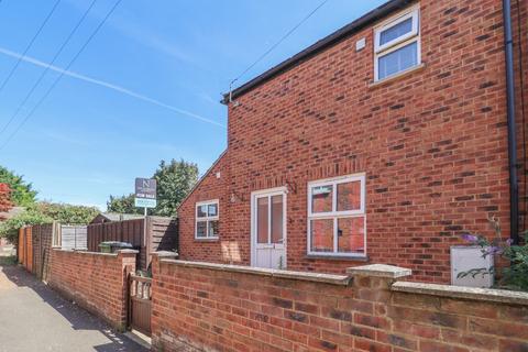 1 bed property, in Rope Walk Kings Lynn, £120,000