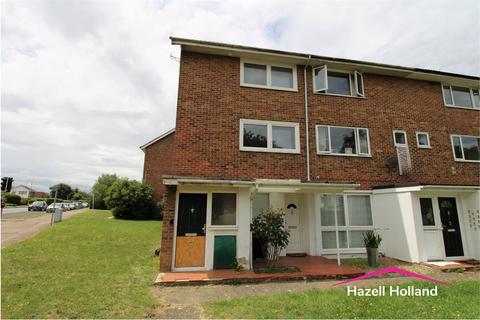 2 bed property, in Erica Court, £240,000