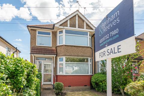 3 bed property, in Clovelly Avenue, £625,000