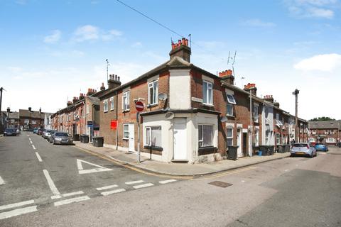 2 bed property, in Arthur Street, £245,000