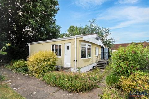 2 bed property, in Warren Park, £165,000