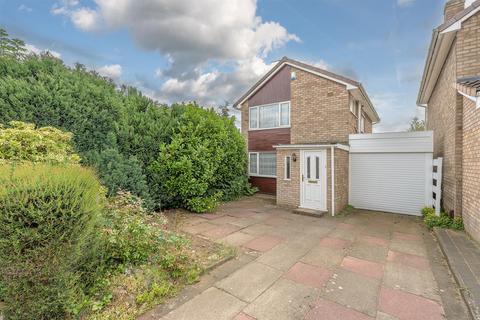 3 bed property, in Hamilton Drive, £265,000