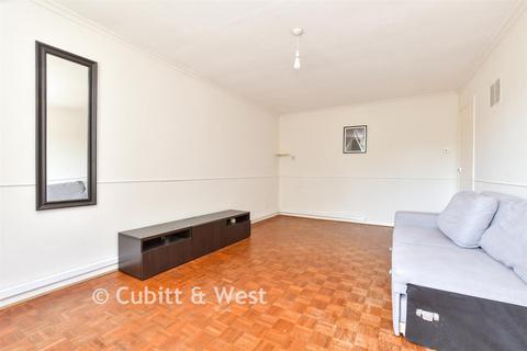 2 bed property, in Mulgrave Road, £280,000