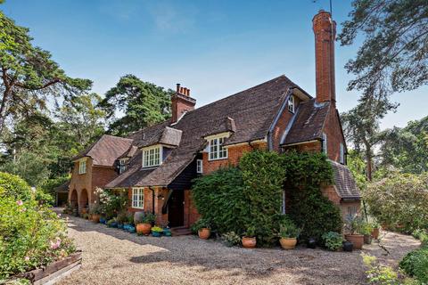 6 bed property, in Packway, £2,000,000