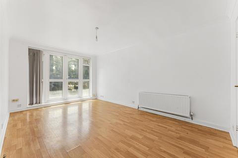 1 bed property, in Daubeney Road, £325,000
