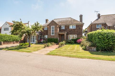 3 bed property, in Sea Drive, £1,250,000