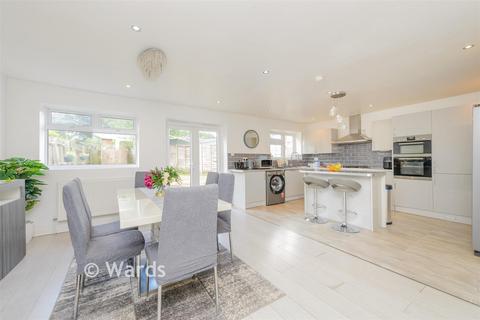 4 bed property, in Maple Road, £500,000
