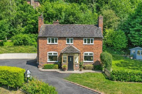 3 bed property, in Paradise, £575,000