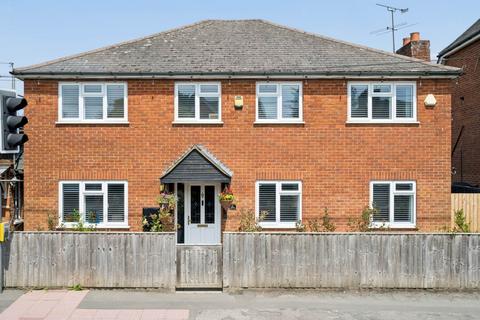 5 bed property, in London Road, £650,000