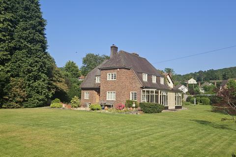 4 bed property, in Watling Street South, £850,000