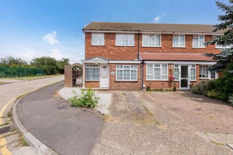 3 bed property, in Manor Lane, £535,000