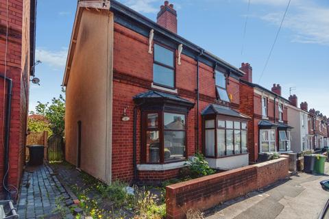 2 bed property, in King Edward Street, £120,000