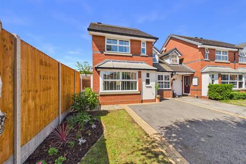 3 bed property, in Ascot Close, £415,000